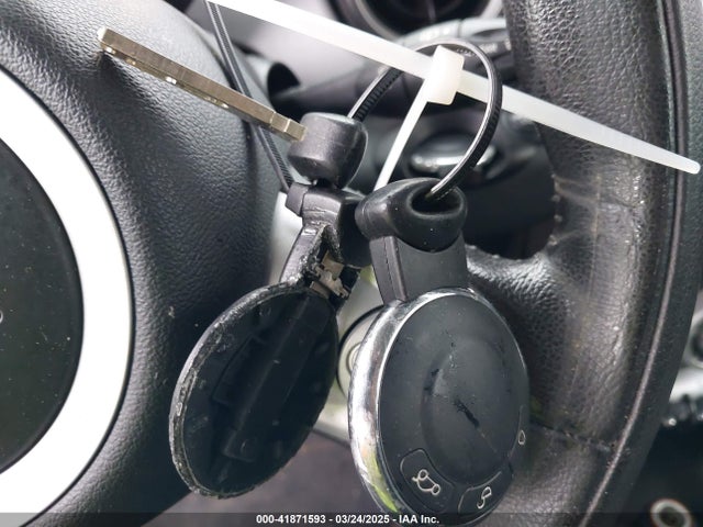 2010 MINI COOPER WMWMF3C58ATZ24045 Photo 10