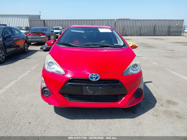JTDKDTB3XF1586554 Toyota Prius C Two