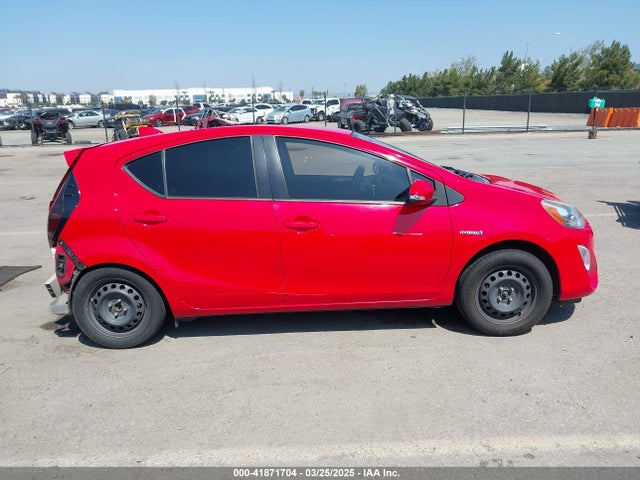 JTDKDTB3XF1586554 Toyota Prius C Two