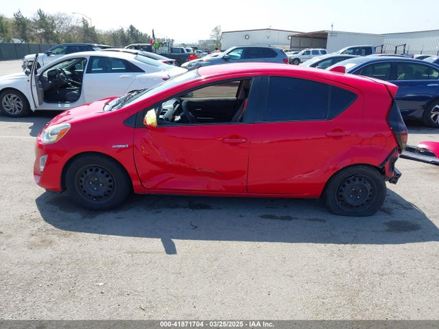 JTDKDTB3XF1586554 Toyota Prius C Two