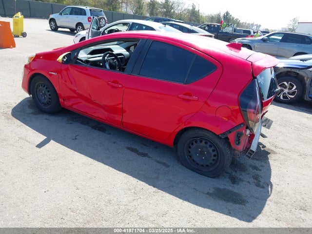 JTDKDTB3XF1586554 Toyota Prius C Two