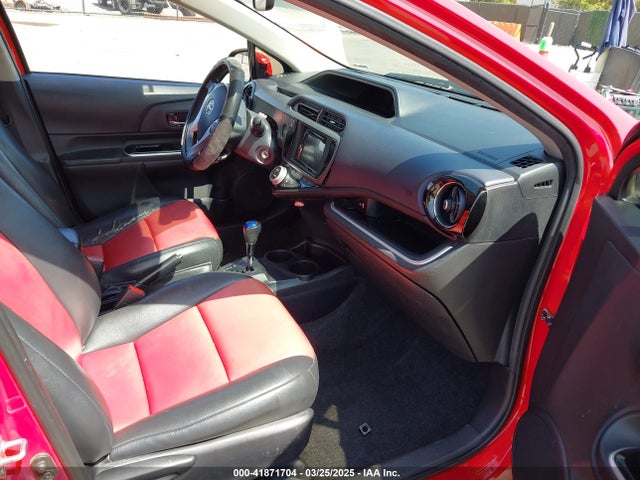 JTDKDTB3XF1586554 Toyota Prius C Two