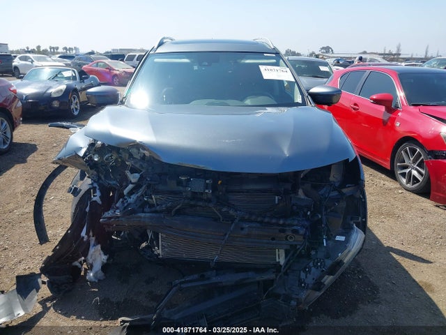 JN8AT2MT4JW486634 Nissan Rogue Sl