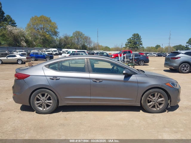 KMHD84LF8HU176330 Hyundai ELANTRA SE