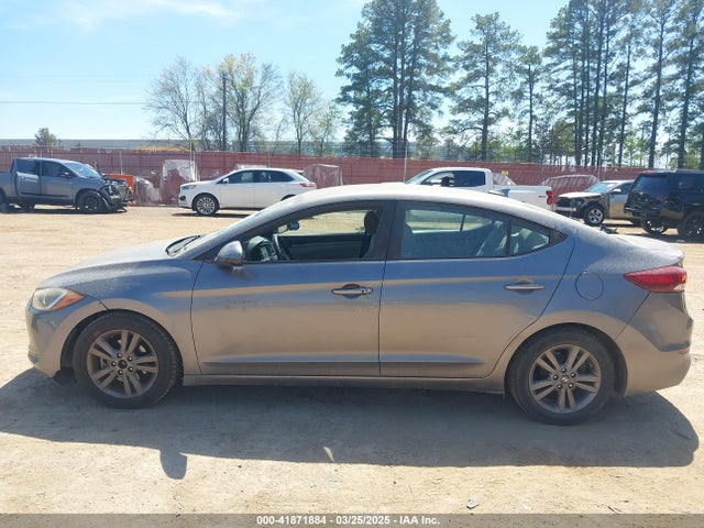 KMHD84LF8HU176330 Hyundai ELANTRA SE