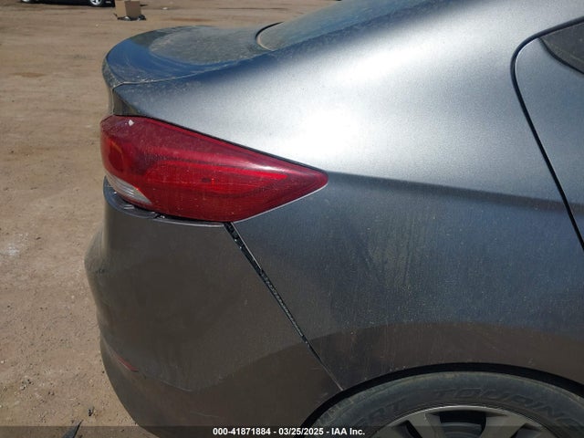 KMHD84LF8HU176330 Hyundai ELANTRA SE