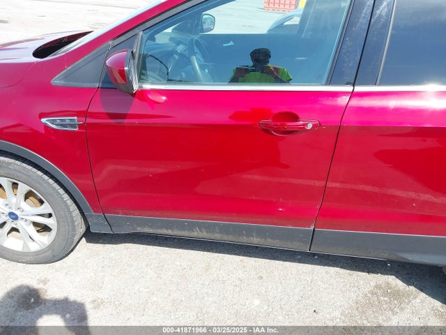 1FMCU0GDXJUA64076 Ford ESCAPE SE