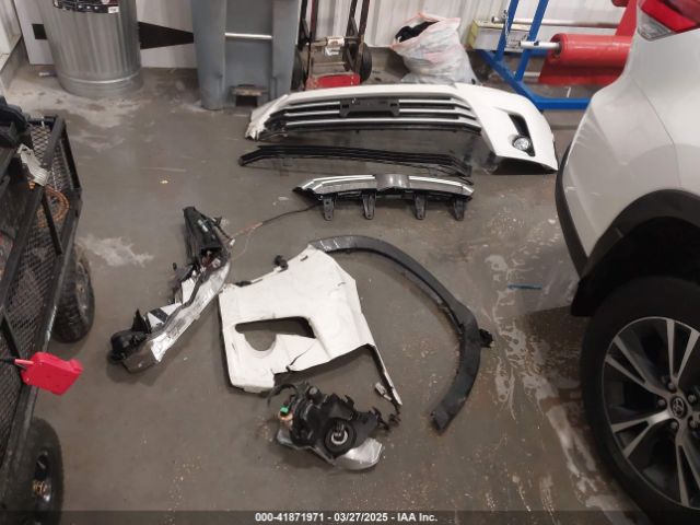5TDBZRFH9JS821645 Toyota Highlander Le Plus