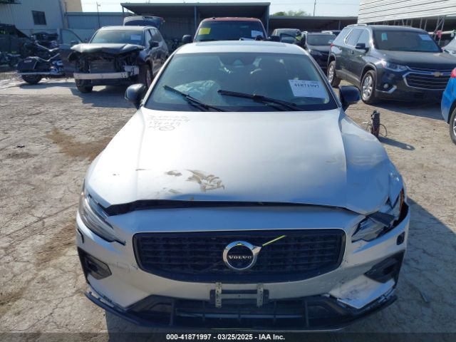 7JRL12FZ3NG176097 Volvo S60 B5 Inscription/b5 Momentum