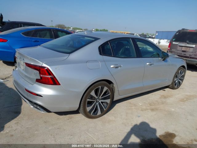 2022 VOLVO S60 7JRL12FZ3NG176097 Photo 3