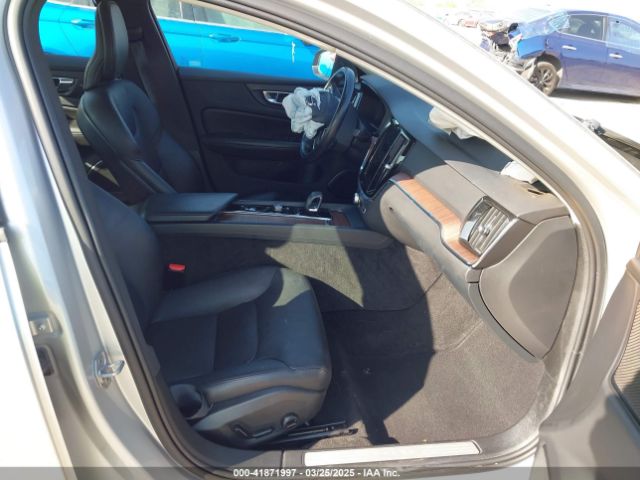 2022 VOLVO S60 7JRL12FZ3NG176097 Photo 4