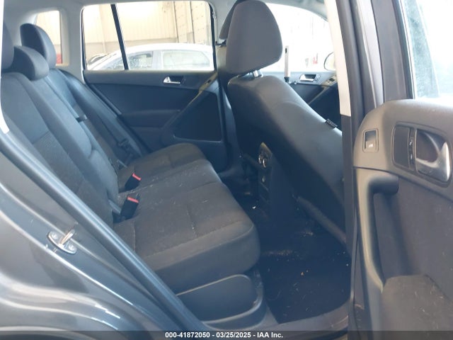 WVGAV7AX3FW605416 Volkswagen TIGUAN S