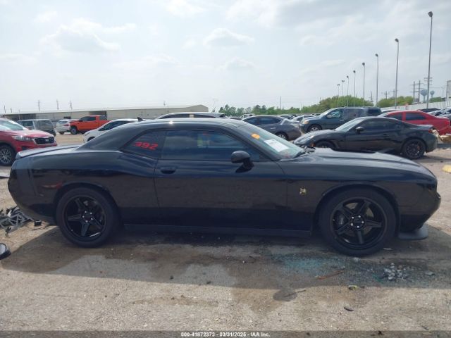 2C3CDZFJ3GH334930 Dodge Challenger 392 Hemi Scat Pack Shaker