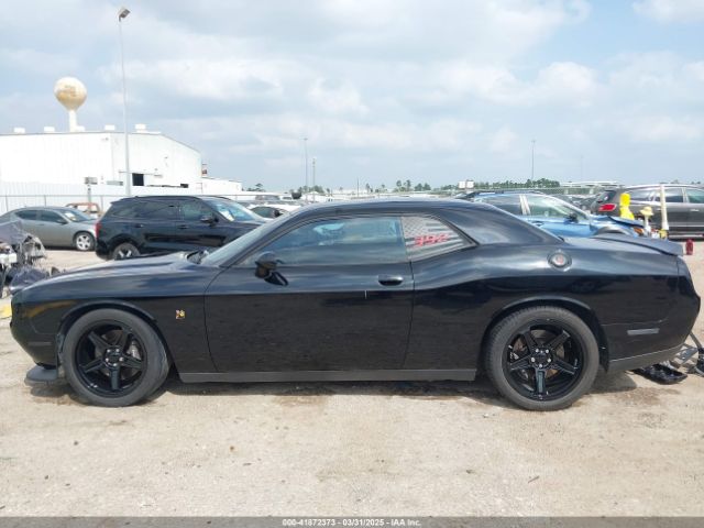 2C3CDZFJ3GH334930 Dodge Challenger 392 Hemi Scat Pack Shaker