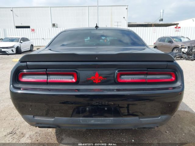 2C3CDZFJ3GH334930 Dodge Challenger 392 Hemi Scat Pack Shaker
