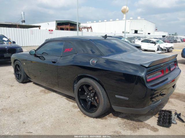 2C3CDZFJ3GH334930 Dodge Challenger 392 Hemi Scat Pack Shaker