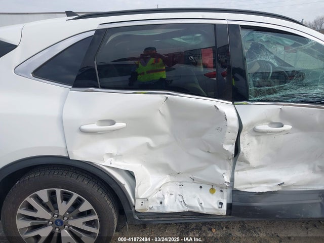 1FMCU9J99LUB45419 Ford Escape Titanium