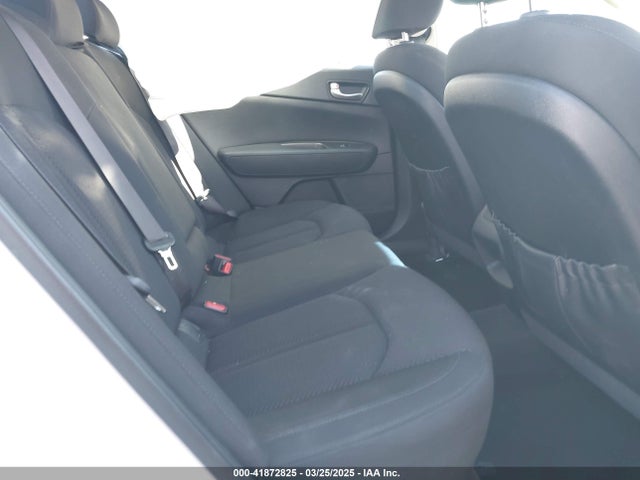 KNAGT4L3XG5105058 KIA Optima Lx