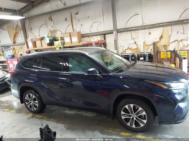 5TDGZRBH8NS194910 Toyota Highlander Xle