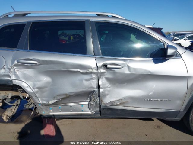 1C4PJMCB7JD501896 Jeep Cherokee Latitude 4x4