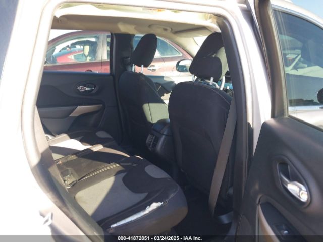 1C4PJMCB7JD501896 Jeep Cherokee Latitude 4x4