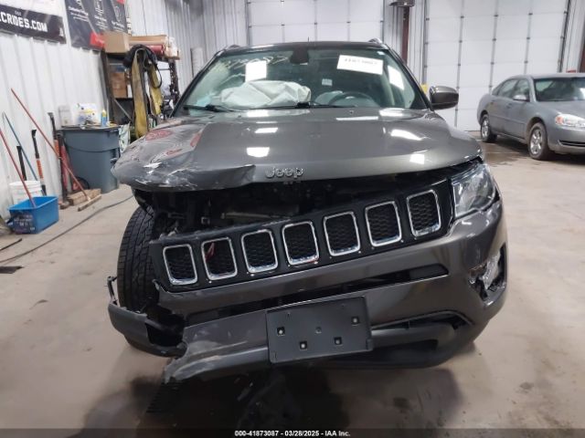 3C4NJDBB3KT828901 Jeep Compass Latitude 4x4
