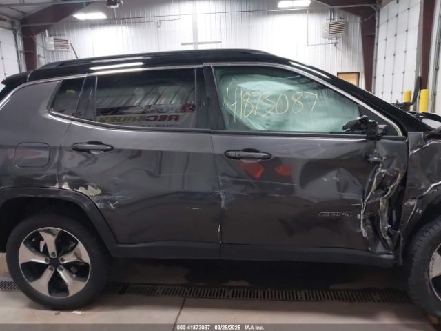 3C4NJDBB3KT828901 Jeep Compass Latitude 4x4