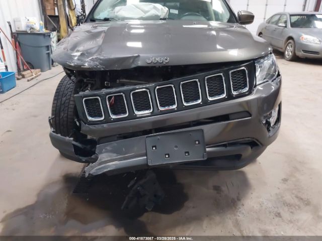 3C4NJDBB3KT828901 Jeep Compass Latitude 4x4