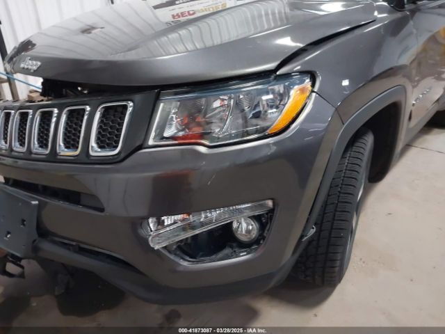 3C4NJDBB3KT828901 Jeep Compass Latitude 4x4