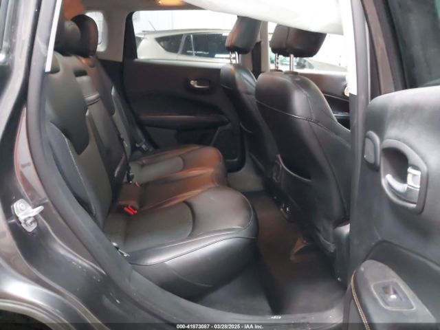 3C4NJDBB3KT828901 Jeep Compass Latitude 4x4