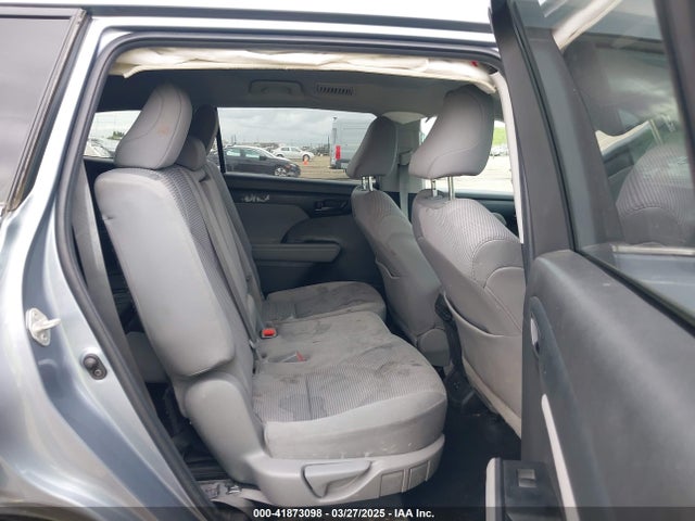 5TDZZRAH3NS118456 Toyota Highlander Le