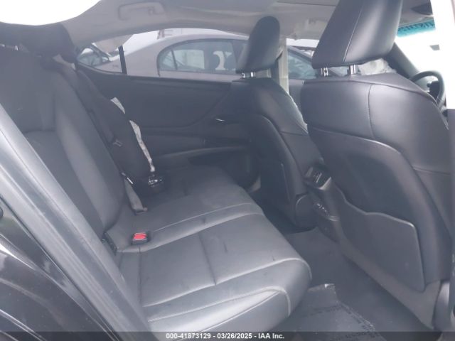 58ADA1C18RU044203 Lexus ES 300H