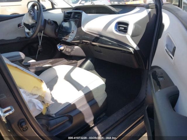 JTDKARFU6G3508681 Toyota Prius Three Touring