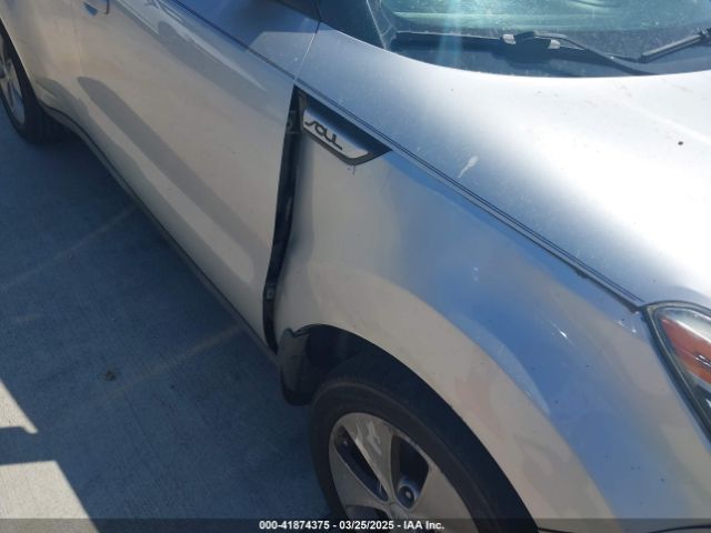 KNDJN2A26F7817166 KIA Soul