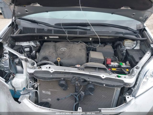 5TDYZ3DC5HS876635 Toyota Sienna Xle Premium 8 Passenger