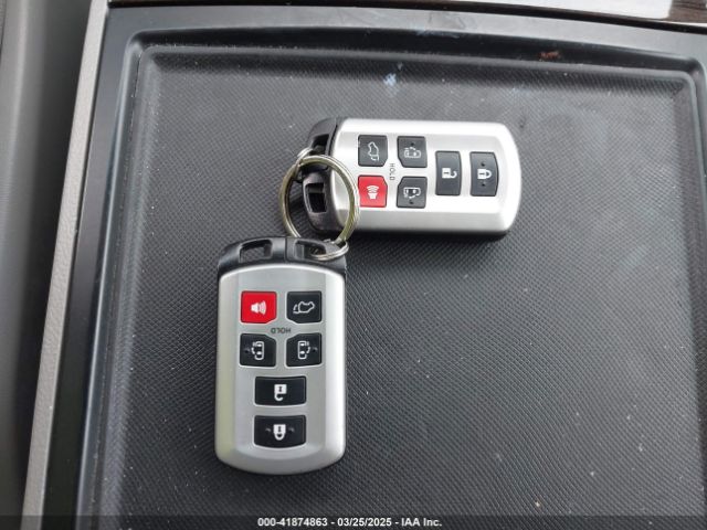 5TDYZ3DC5HS876635 Toyota Sienna Xle Premium 8 Passenger