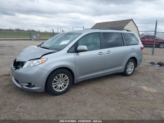 5TDYZ3DC5HS876635 Toyota Sienna Xle Premium 8 Passenger
