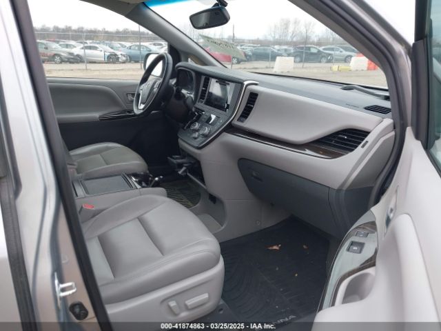 5TDYZ3DC5HS876635 Toyota Sienna Xle Premium 8 Passenger