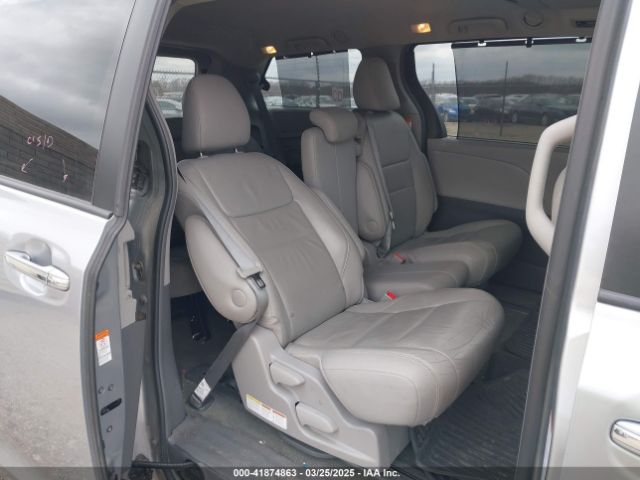 5TDYZ3DC5HS876635 Toyota Sienna Xle Premium 8 Passenger