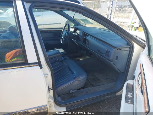 41875051 :رقم المزاد ، 1G4BN52P2TR400123 vin ، 1996 Buick Roadmaster مزاد بيع
