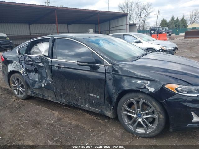 3FA6P0RU4KR202960 Ford Fusion Hybrid Titanium