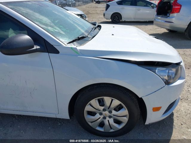 1G1PA5SHXE7399812 Chevrolet Cruze Ls Auto