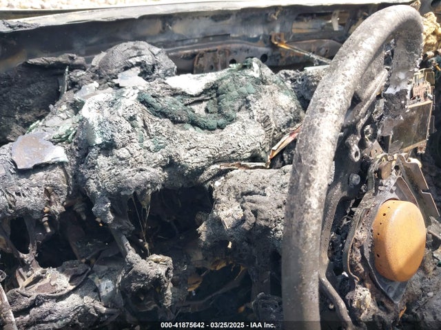 4T1BF1FK0HU439785 Toyota CAMRY SE