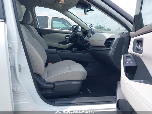 JN8BT3BB0SW156656 Nissan Rogue Sv Intelligent Awd