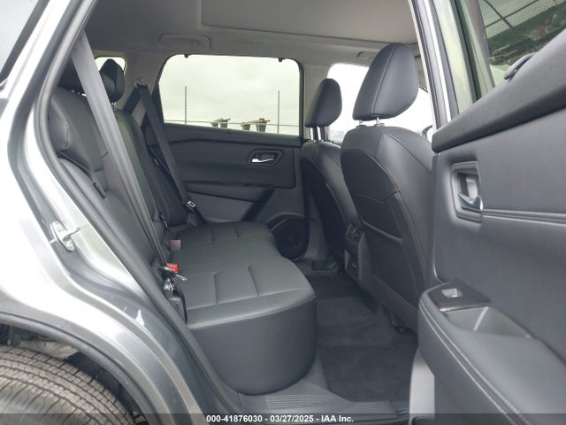 JN8BT3BA2SW006183 Nissan Rogue Sv Fwd