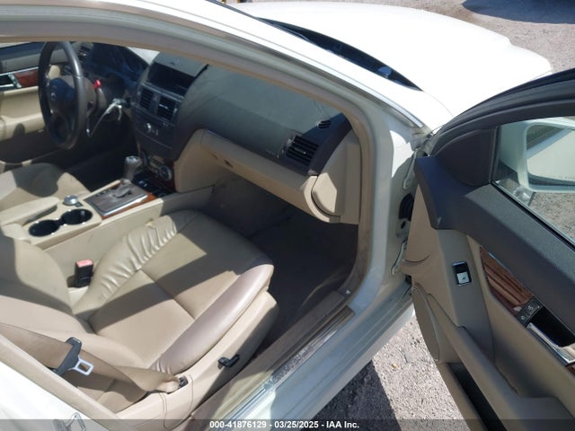 2011 Mercedes-benz C 300 Luxury/sport მანქანა იყიდება აუქციონზე, vin: WDDGF5EB1BA468679, აუქციონის ნომერი: 41876129