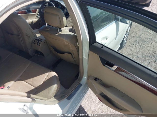 2011 Mercedes-benz C 300 Luxury/sport მანქანა იყიდება აუქციონზე, vin: WDDGF5EB1BA468679, აუქციონის ნომერი: 41876129