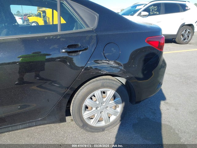 3KPA24AD9ME395011 KIA RIO LX
