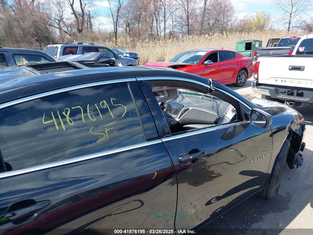 1G1ZD5ST0NF141177 Chevrolet Malibu Fwd Lt