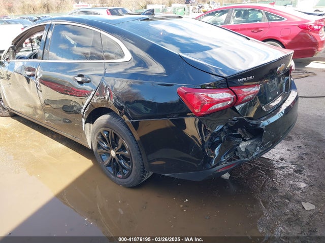 1G1ZD5ST0NF141177 Chevrolet Malibu Fwd Lt